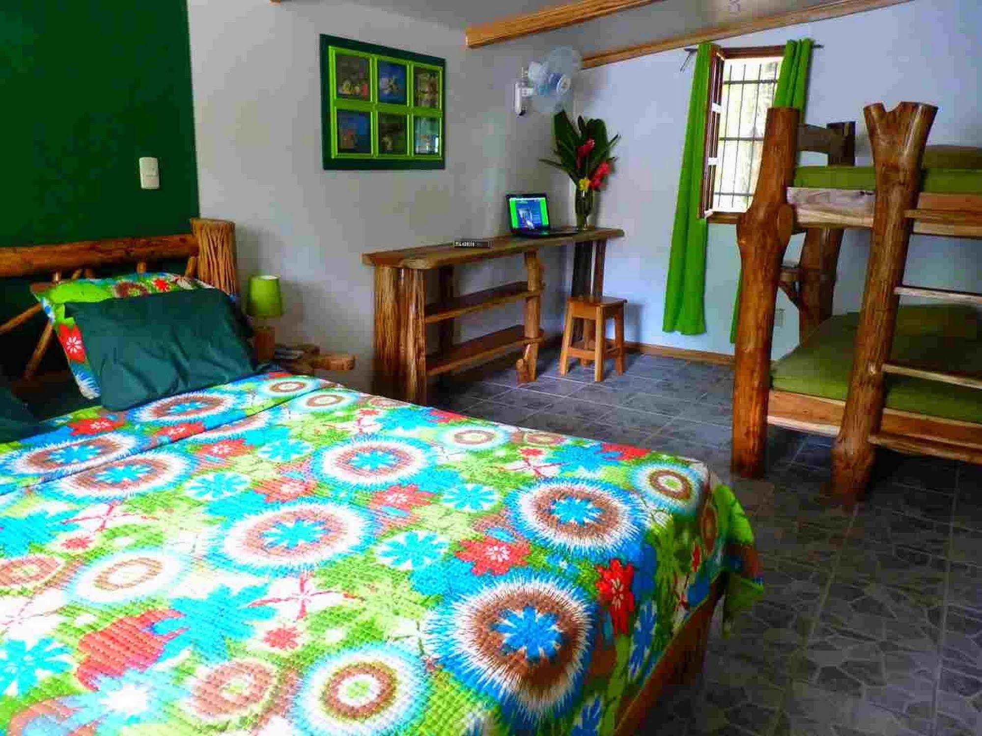 3 Bamboo Eco Lodge Cahuita Exteriör bild