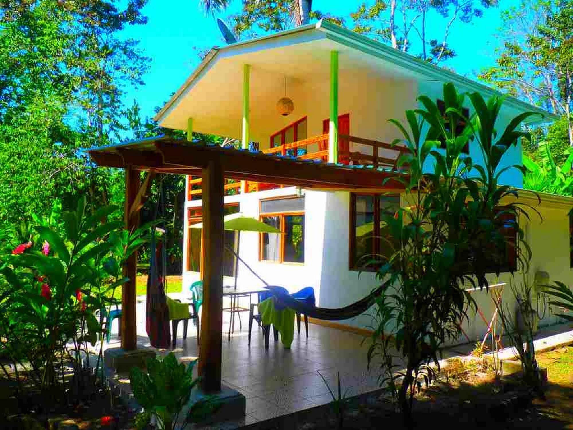 3 Bamboo Eco Lodge Cahuita Exteriör bild