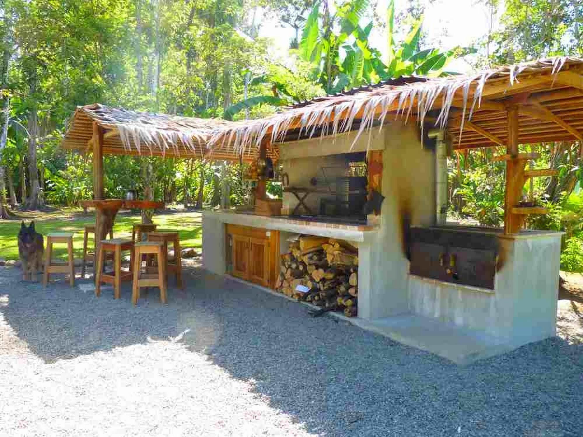 3 Bamboo Eco Lodge Cahuita Exteriör bild
